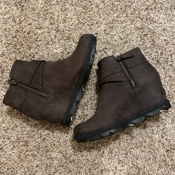 Like New Sorel Joan of Arctic Boot - Picture 5 of 7